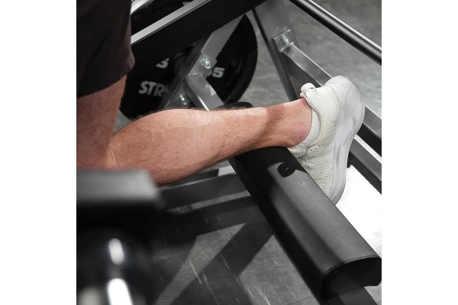 Hammer Strength Ground Base Multi-Squat Machine - Image 14