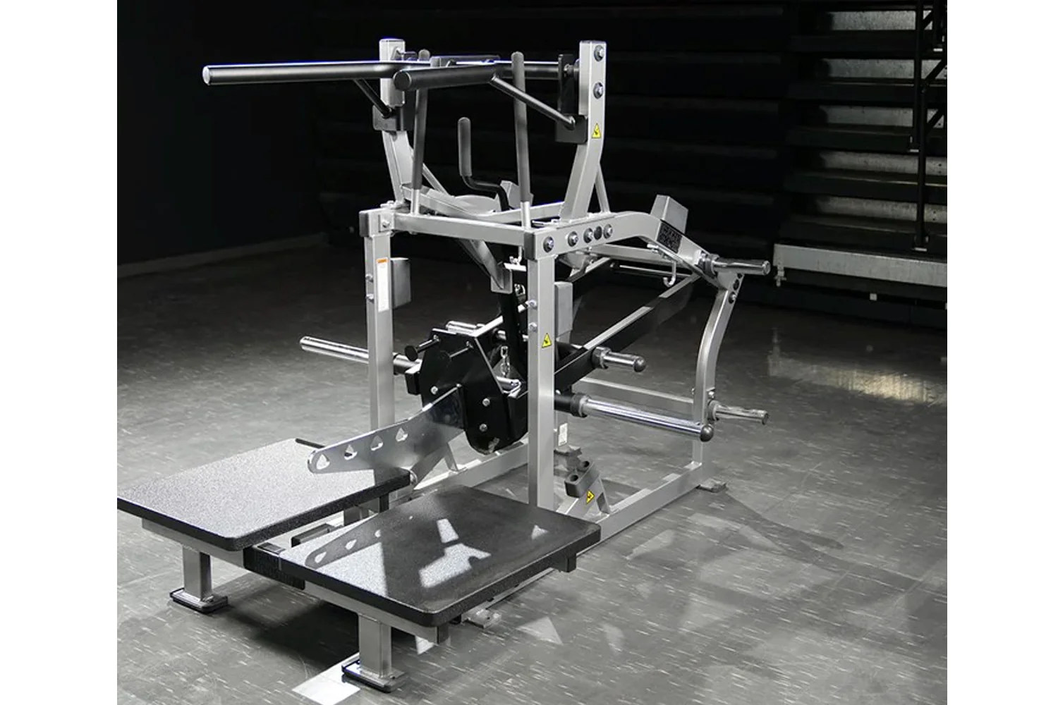 Hammer Strength Plate-Loaded Belt Squat Machine - Image 16