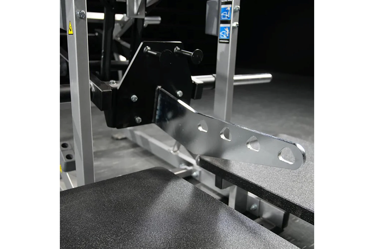 Hammer Strength Plate-Loaded Belt Squat Machine - Image 20