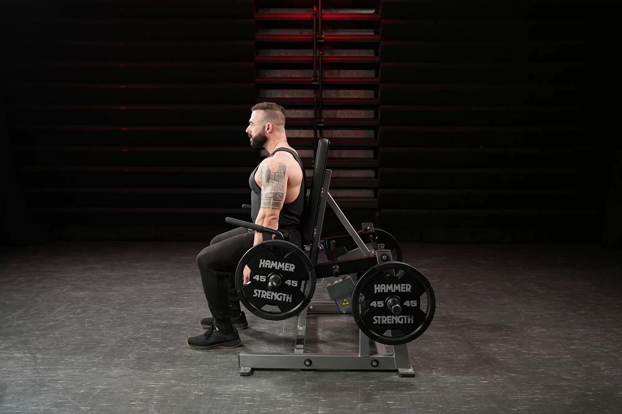 Hammer Strength Plate-Loaded Seated/Standing Shrug - Image 3
