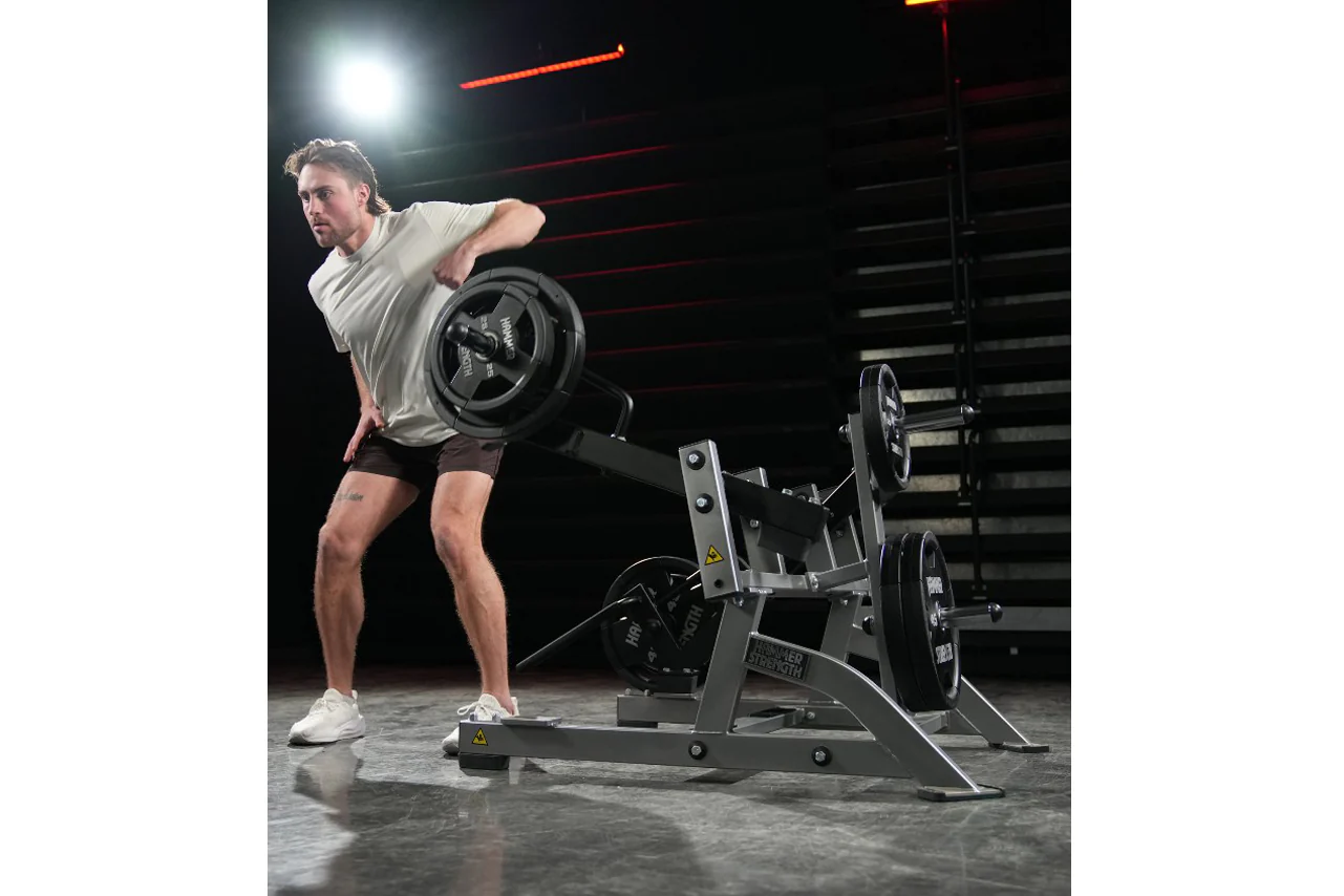 Hammer Strength Plate-Loaded Squat High Pull - Image 4