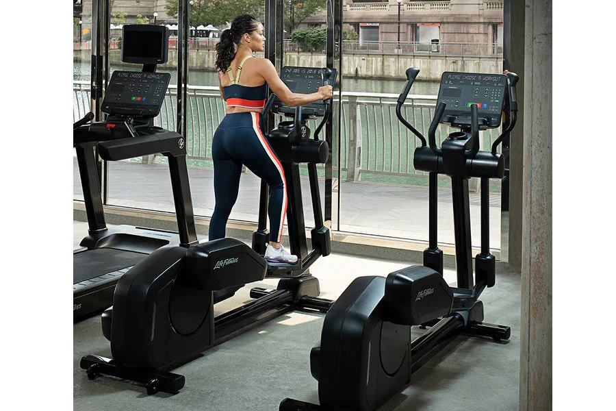 Life Fitness Club Series + (Plus) Elliptical Cross-Trainer (X Console) (DEMO) (🧨JULY 4th SALE) - Image 3