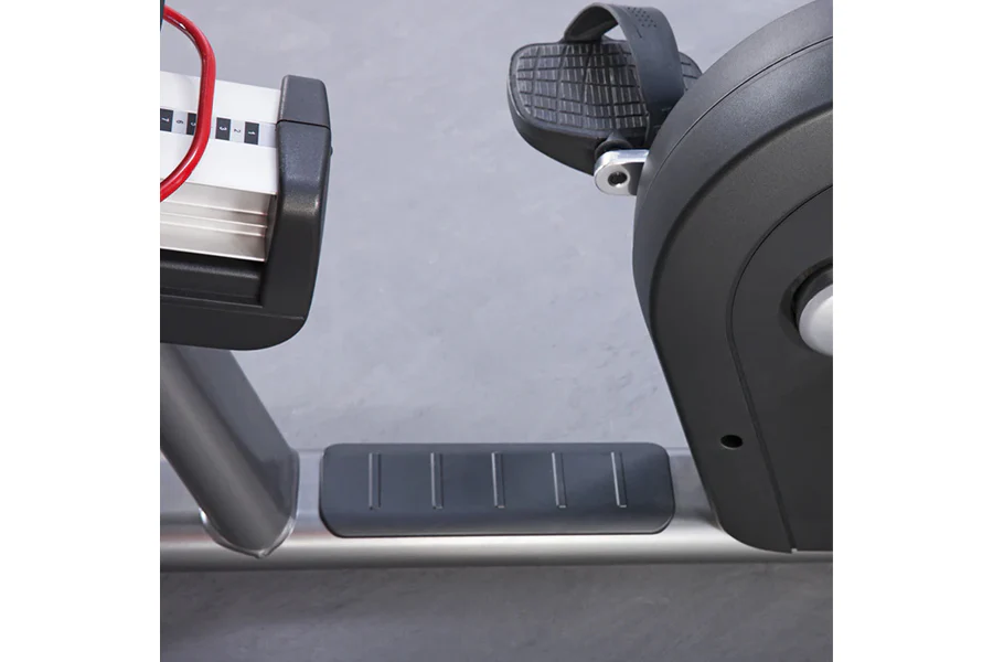 Life Fitness Club Series + (Plus) Recumbent Lifecycle Bike - Image 11