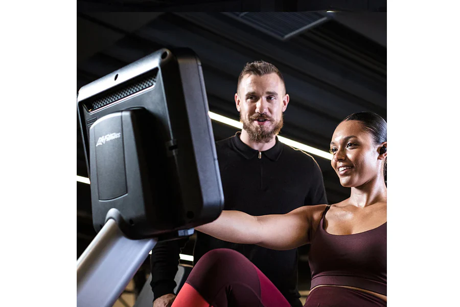Life Fitness Club Series + (Plus) Recumbent Lifecycle Bike - Image 4