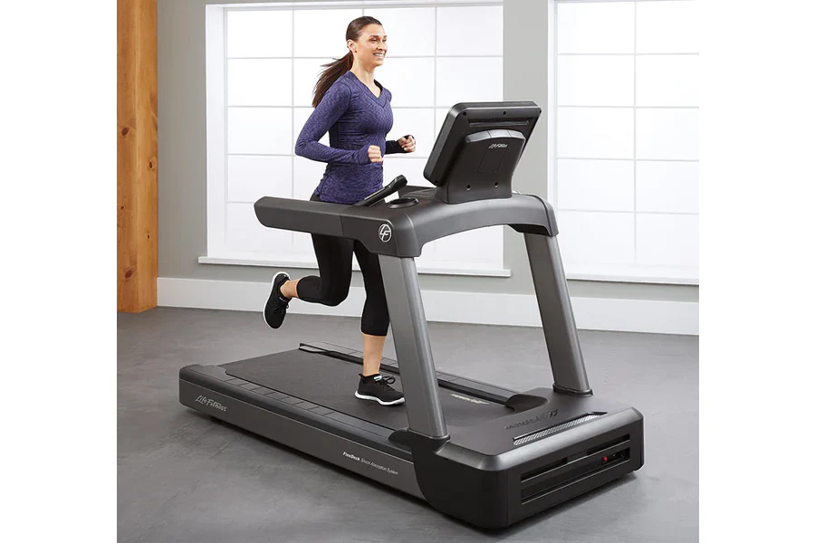 Life Fitness Club Series + (Plus) Treadmill - Image 11