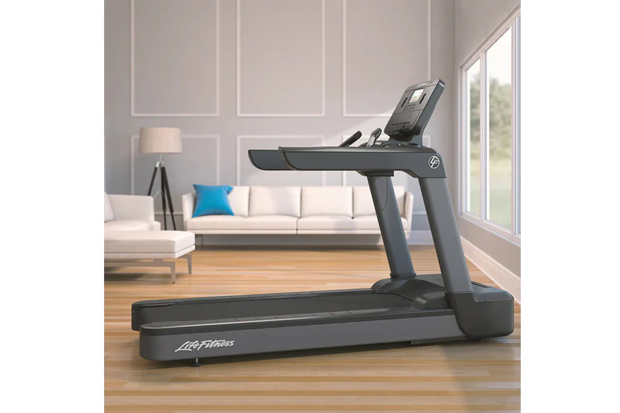 Life Fitness Club Series + (Plus) Treadmill - Image 12