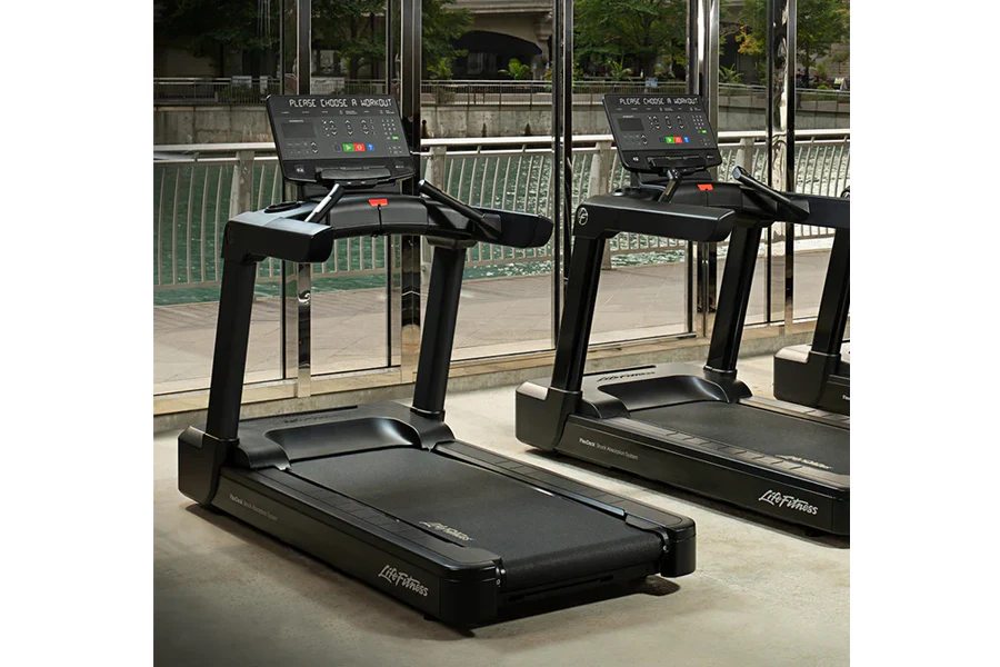 Life Fitness Club Series + (Plus) Treadmill - Image 4