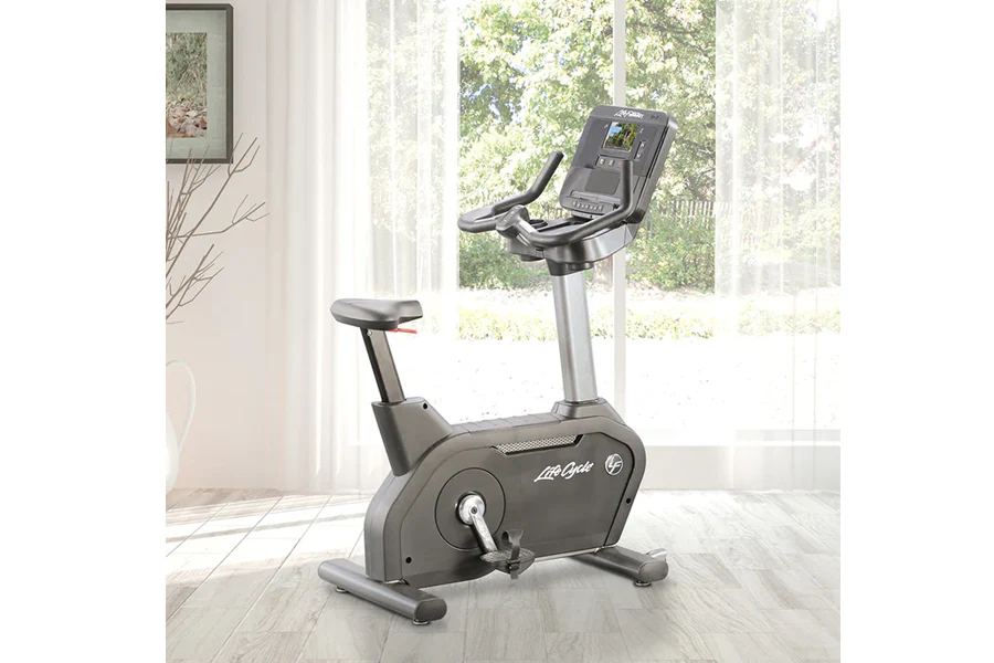Life Fitness Club Series + (Plus) Upright Lifecycle Bike w/ SE3 Console (DEMO) (🧨JULY 4th SALE) - Image 2
