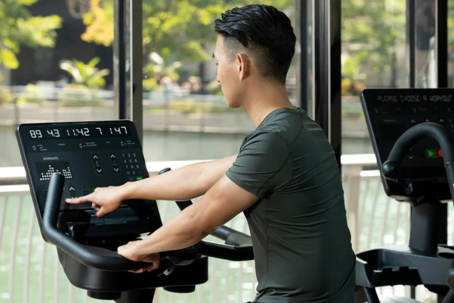 Life Fitness Club Series + (Plus) Upright Lifecycle Bike w/ SE3 Console (DEMO) (🧨JULY 4th SALE) - Image 6