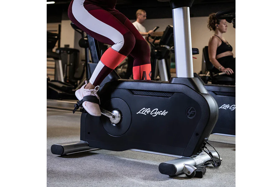 Life Fitness Club Series + (Plus) Upright Lifecycle Bike w/ SE3 Console (DEMO) (🧨JULY 4th SALE) - Image 14