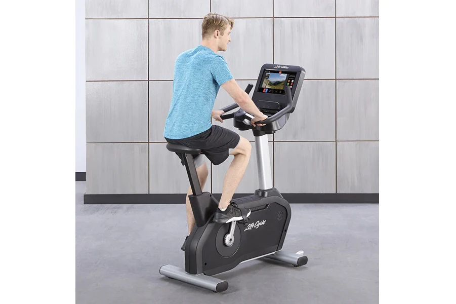 Life Fitness Club Series + (Plus) Upright Lifecycle Bike w/ SE3 Console (DEMO) (🧨JULY 4th SALE) - Image 3