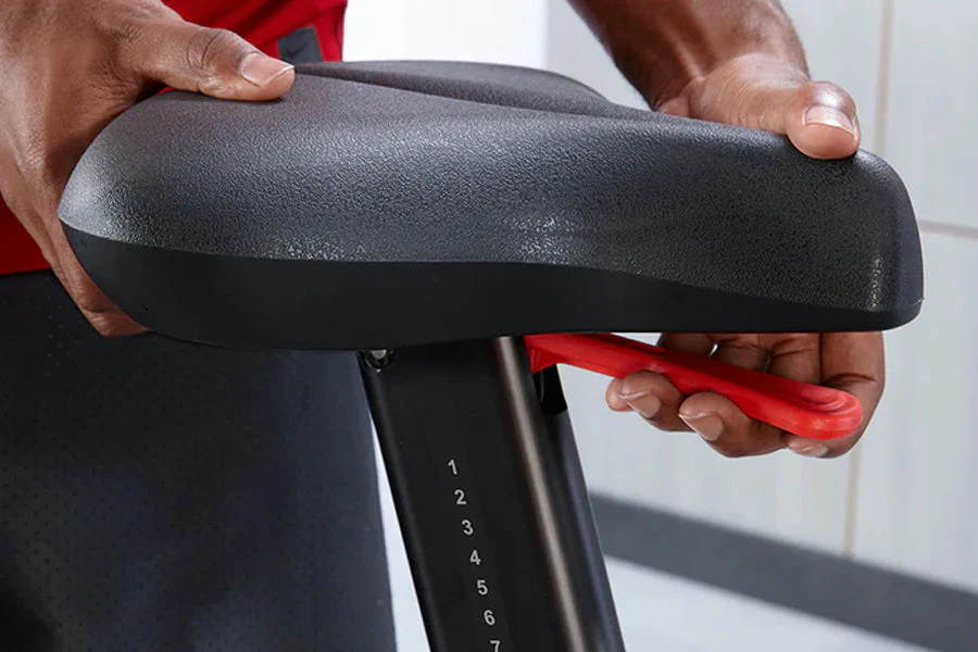 Life Fitness Club Series + (Plus) Upright Lifecycle Bike w/ SE3 Console (DEMO) (🧨JULY 4th SALE) - Image 9
